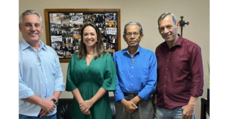 Presidente Mariana Lontra Costa recebeu na tarde de ontem o ex-presidente da 12ª Subseção, Humberto Nobre.