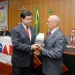 Foto 5 Foto: Anderson: Dr. Lenicio Figueiredo Salles entregando trofu Prmio Jurdico ao seu pai Dr. Lenicio Salles