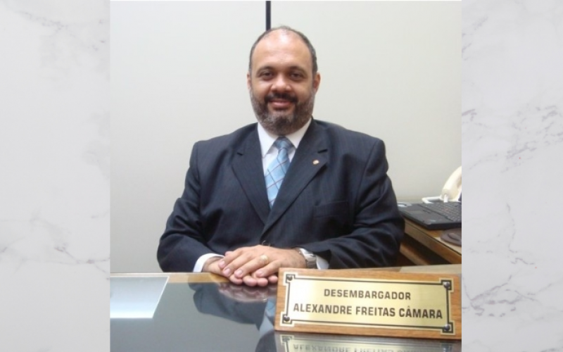 O Desembargador Alexandre Freitas Câmara estará na OAB-Campos ministrando curso 