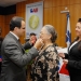 Foto 8 Foto: Anderson: Dr. Filipe Estefan entregando Medalha Mrito Jurdico Dra. Angela Peixoto