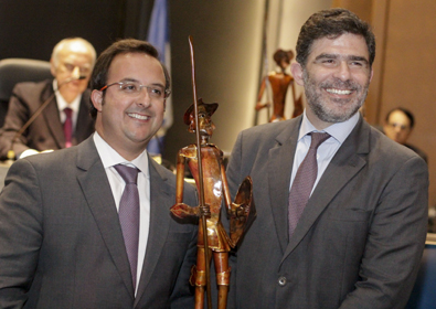 Tesoureiro da OAB/RJ recebe XV Troféu Dom Quixote