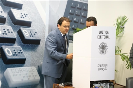 OAB assina o lacre das urnas eletrônicas no TSE