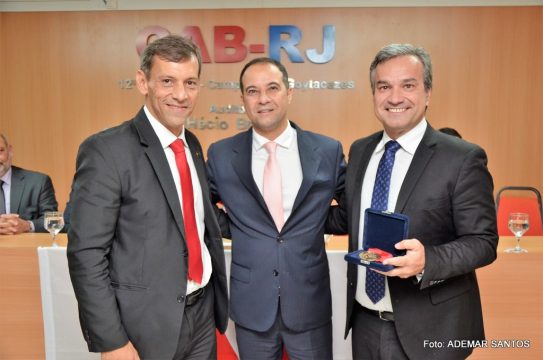 OAB realiza a Semana do Advogado e presta homenagens