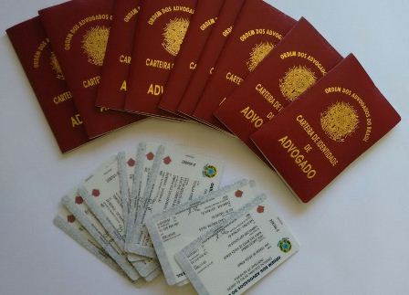 Cerimônia de entrega de carteiras e cartões aos novos advogados e estagiários