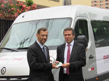 OAB Campos recebe novo veículo para transporte dos advogados