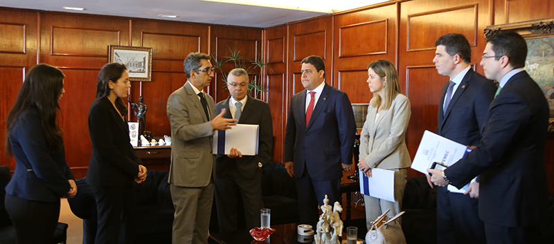 Presidente do TJ afirma à OAB/RJ a indispensabilidade da advocacia
