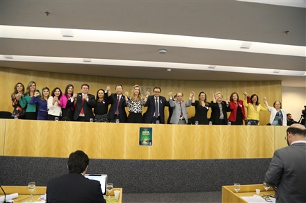 Plano da mulher advogada prevê isenção de anuidade para grávidas
